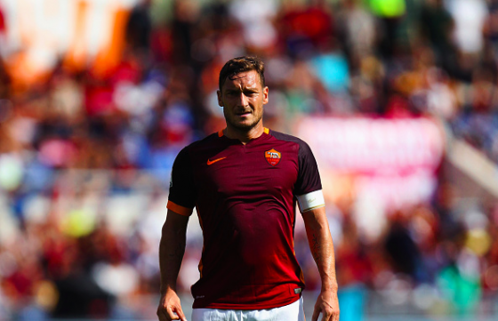 Roma forward Francesco Totti has paid tribute to Johan Cruyff saying that it would have been an honour to share the football pitch with him