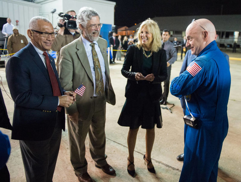 Is NASA's Scott Kelly Allowed to Take His Blue Jumpsuit Off