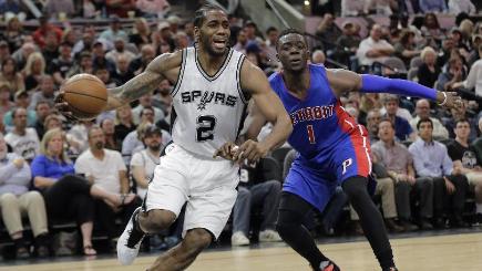 Kawhi Leonard led the Spurs to another home victory