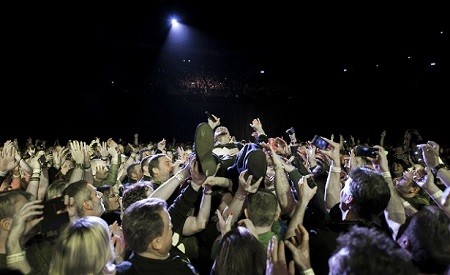 Tim Booth and the crowd at James Leeds Arena gig Dec 2014