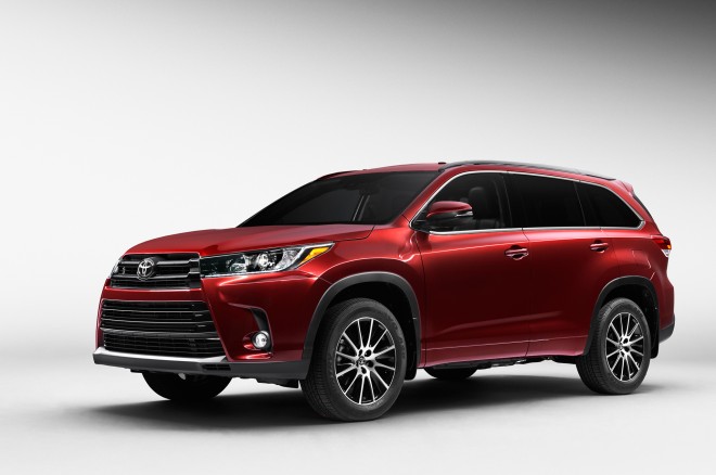 2017 Toyota Highlander Front Three Quarter 660x438