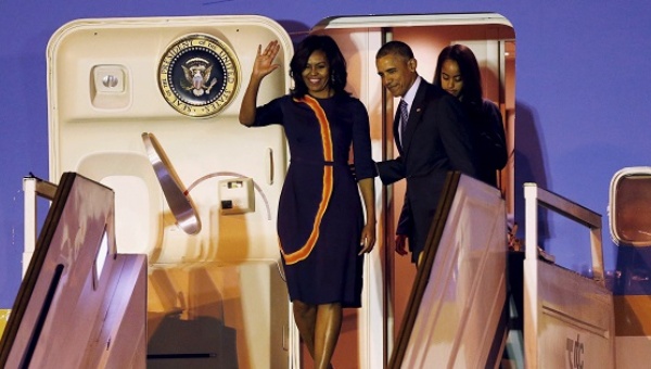 U.S. President Obama and First Lady Michelle arrive for their visit to Argentina at Buenos Aires