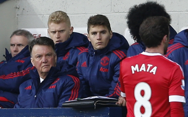 Van Gaal stares at Mata