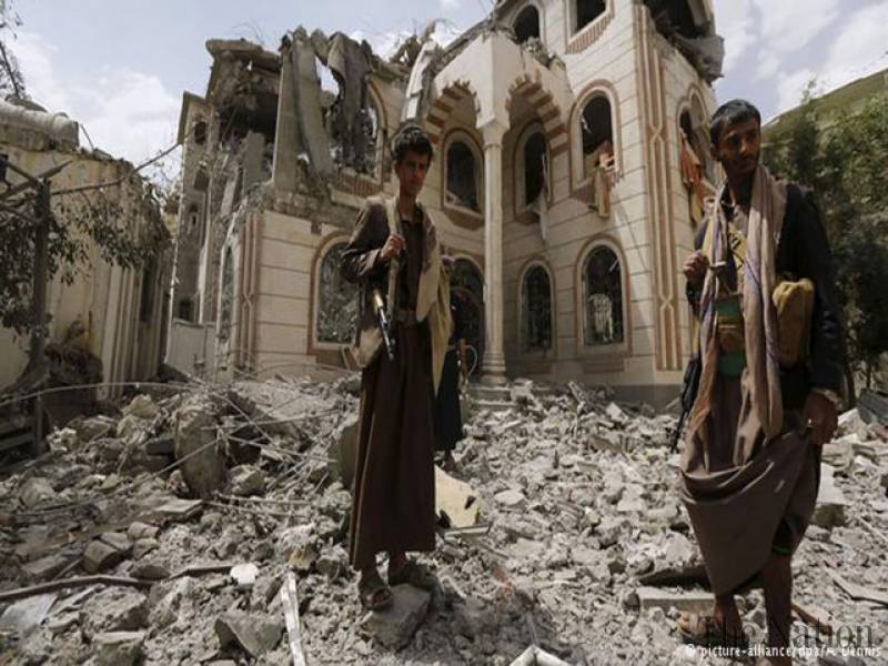 Witnesses: Warplanes bomb Yemeni market, killing dozens