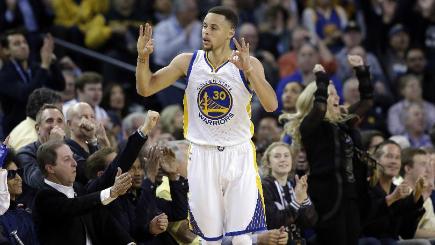 Stephen Curry scored 33 points against Oklahoma on Thursday