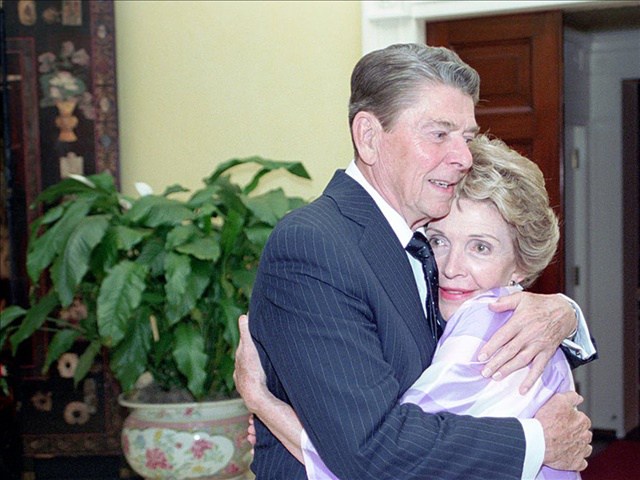 Former First Lady Nancy Reagan dies at 94