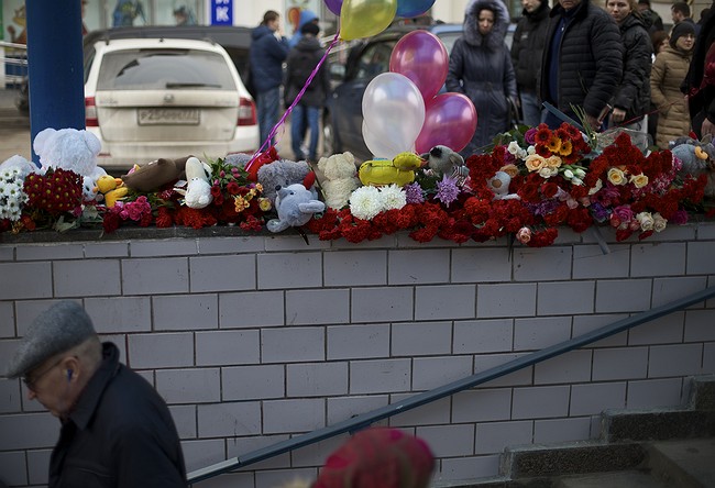 Woman in Moscow displays severed child's head at train station