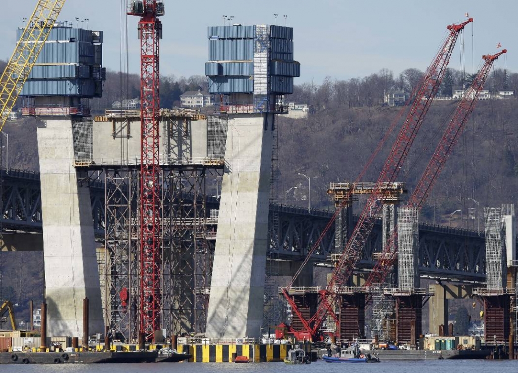 One dead, two missing after a tugboat collision on the Hudson River