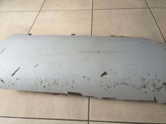 MH370 Debris South African teenager finds suspected piece of MH370 plane