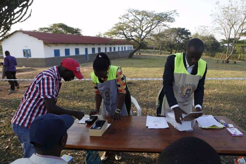 Ugandans start voting for president amid long delays