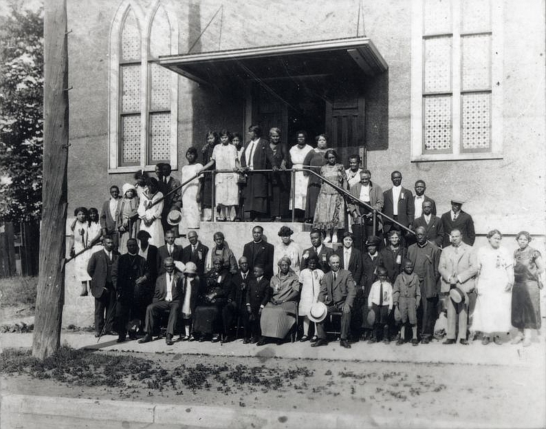 A group on the front steps of Salem Chapel 1925