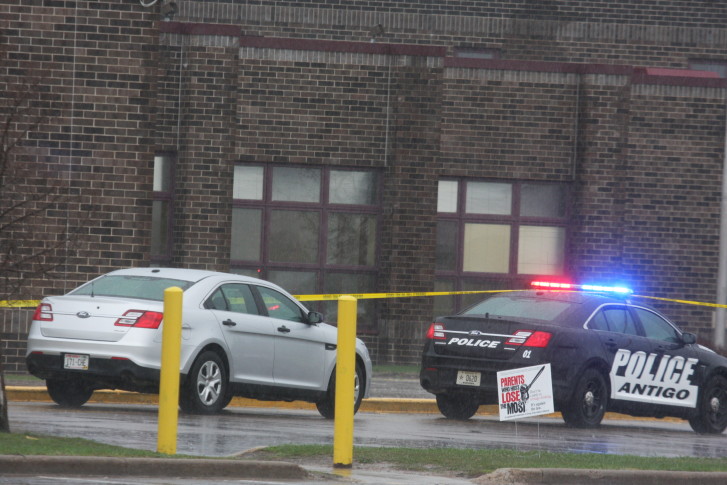 Three injured in Wisconsin high school prom shooting