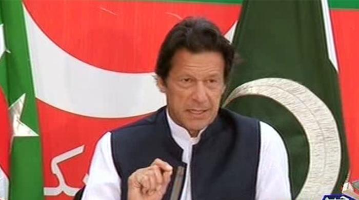 Imran threatens march on Raiwind asks PM to resign over Panama Leaks