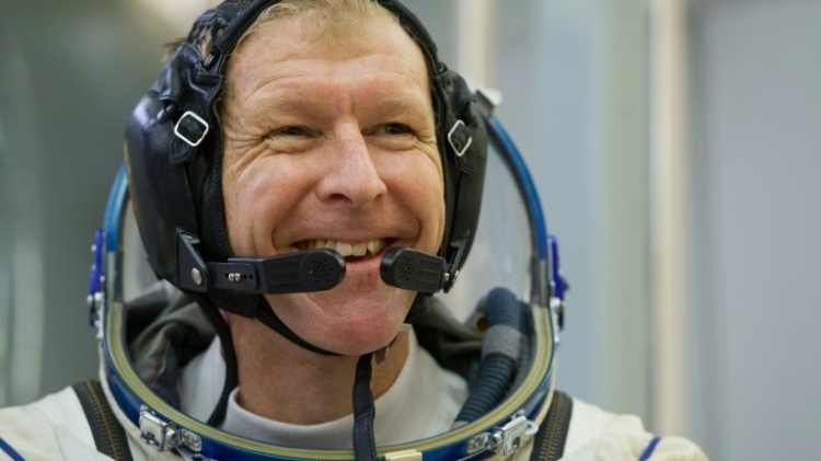 British astronaut Tim Peake will be on the International Space Station during the London marathon so he has decided to take part 400 kilometers above Earth on a treadmill