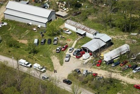 The Latest: Authorities still searching for suspect(s) in murders of 8 Ohio family members