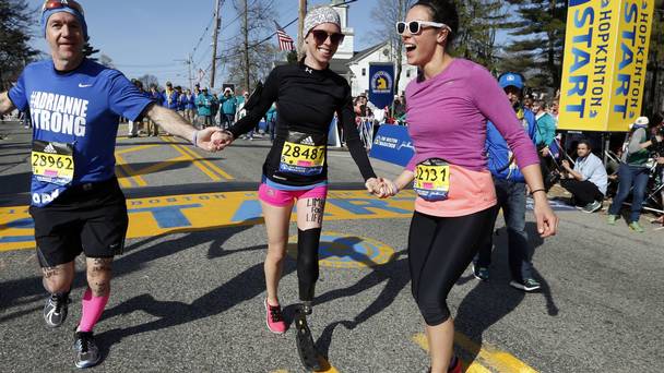 Bombing survivor Adrianne Haslet starts the 120th Boston Marathon