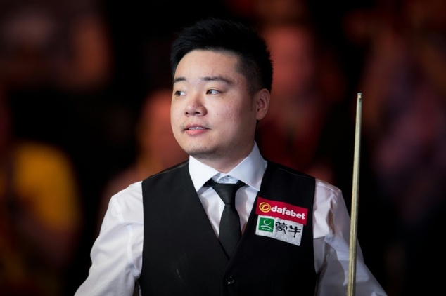 Mark Selby v Marco Fu: Selby claims narrow lead after back-and-forth opening session