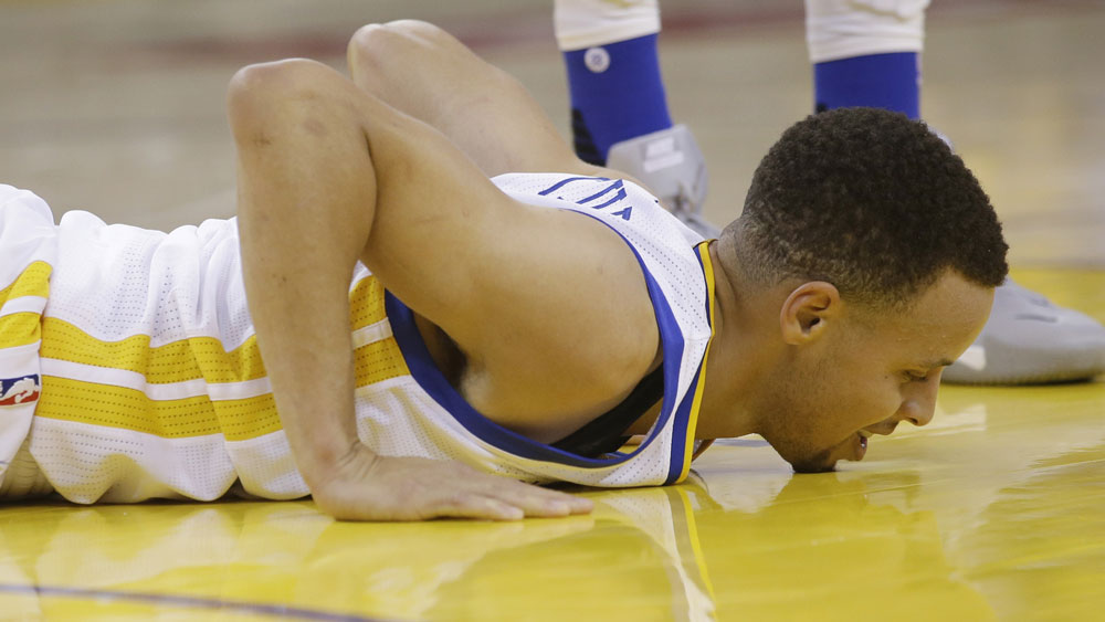 Watch: Steph Curry, Patrick Beverley draw double techs in altercation