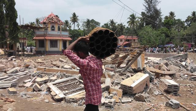 Massive fire kills at least 84 in south India temple complex