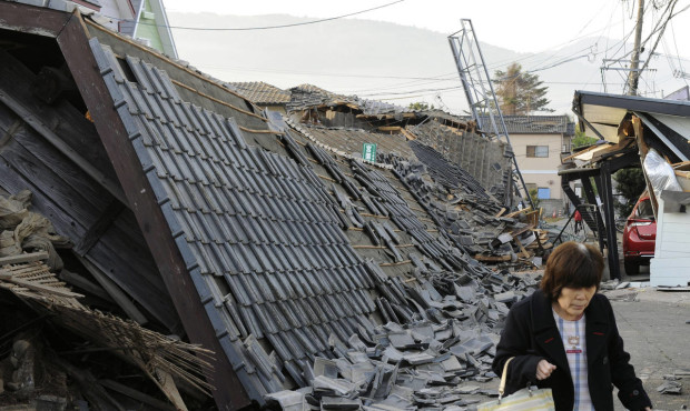 Thousands evacuated from homes as hunt for Japan quake survivors goes on