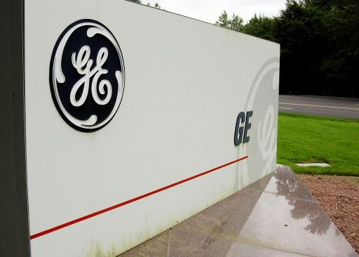 GE reports small loss as costs rise oil profits down