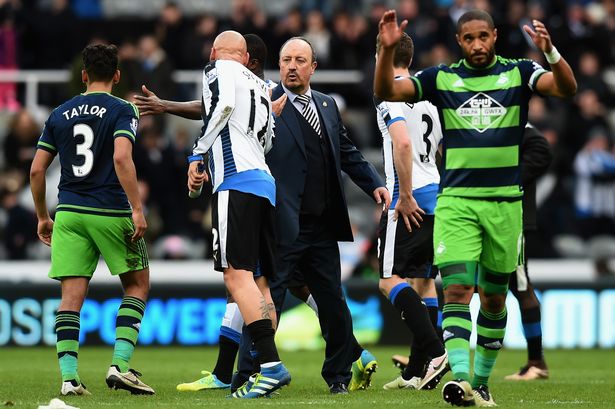 Getty

Benitez congratulates his players at full time