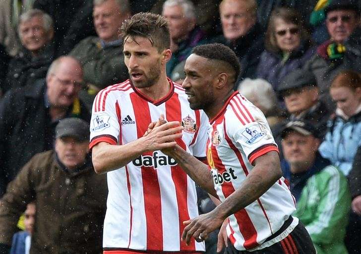 Football Soccer- Norwich City v Sunderland- Barclays Premier League- Carrow Road- 16/4/16. Fabio Borini celebrates with Jermain Defoe after scoring the first goal for Sunderland from the penalty spot. Action Images via Reuters  Alan Walter Livepic