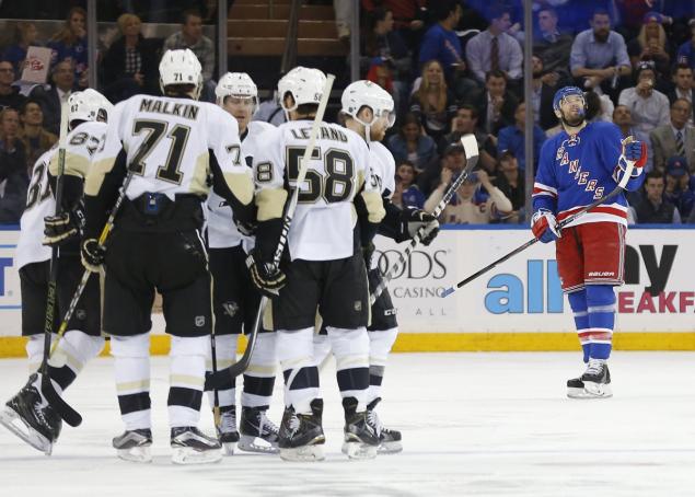 Rich Nash searches for answers as Rangers are unable to keep up with Penguins in Game 4