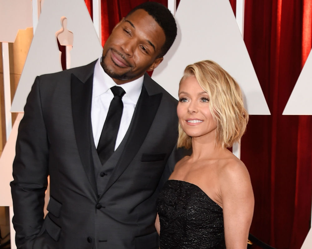 Kelly Ripa Ignoring Michael Strahan's Attempts to Reach Out