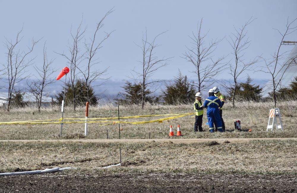 UPDATE 2-TransCanada delays restart of Keystone crude pipeline to Tuesday -traders