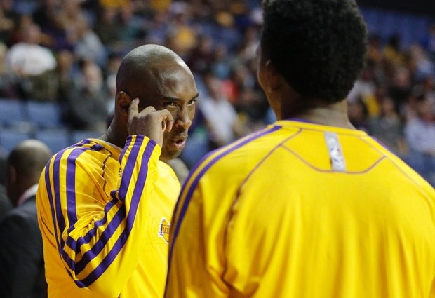 Lakers' Bryant scores 60 points in final game of career