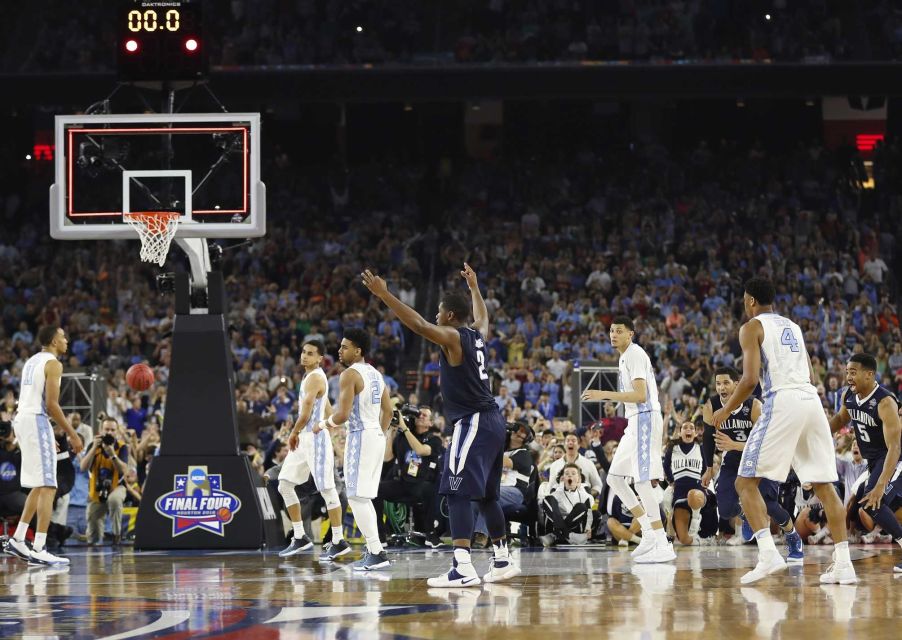 Kris Jenkins hits a 3-point buzzer beater to lead Villanova past North Carolina 77-74