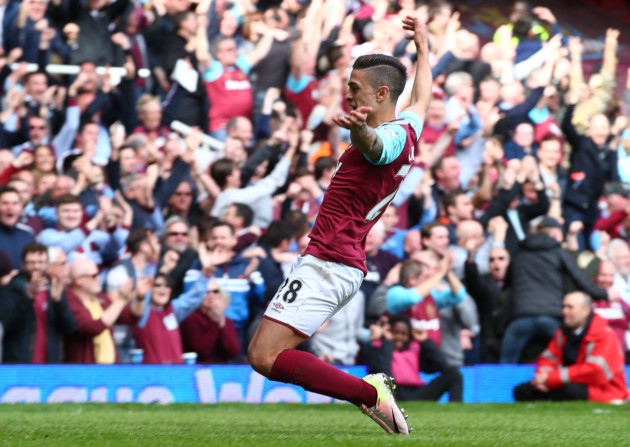 Manuel Lanzini of West Ham celebrates scoring his team