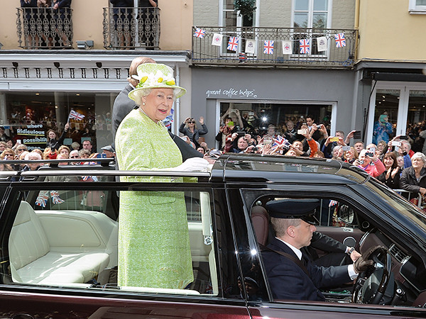 UK's Cameron hails 'steadfast' queen on her 90th birthday