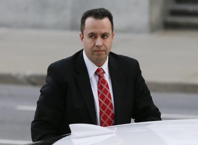 Text messages between former Subway spokesman Jared Fogle and adult escorts show him trying to purchase sex with 15-year-olds