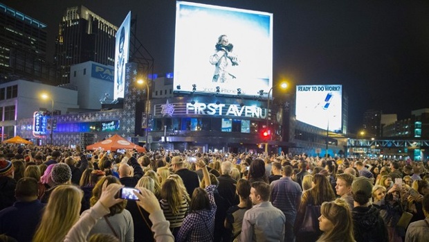 Crowds outside First Avenue