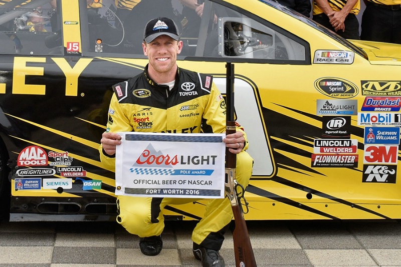 Carl Edwards right on target for pole in Texas