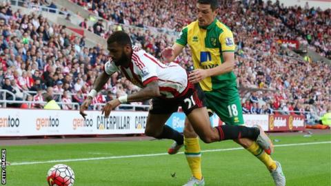 Norwich midfielder Graham Dorrans tackles Sunderland's Yann M'Vila