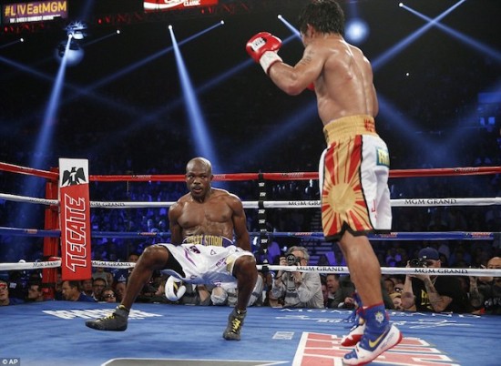 Pacquiao knocks down Bradley