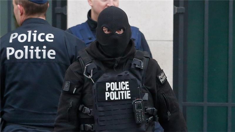 A Belgian court decides that Paris terror suspect Salah Abdeslam should be extradited to France – Belgian public