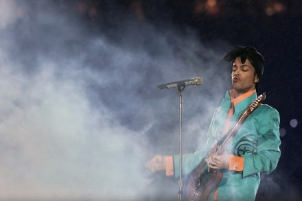 Prince death investigation reportedly focusing on pain pills