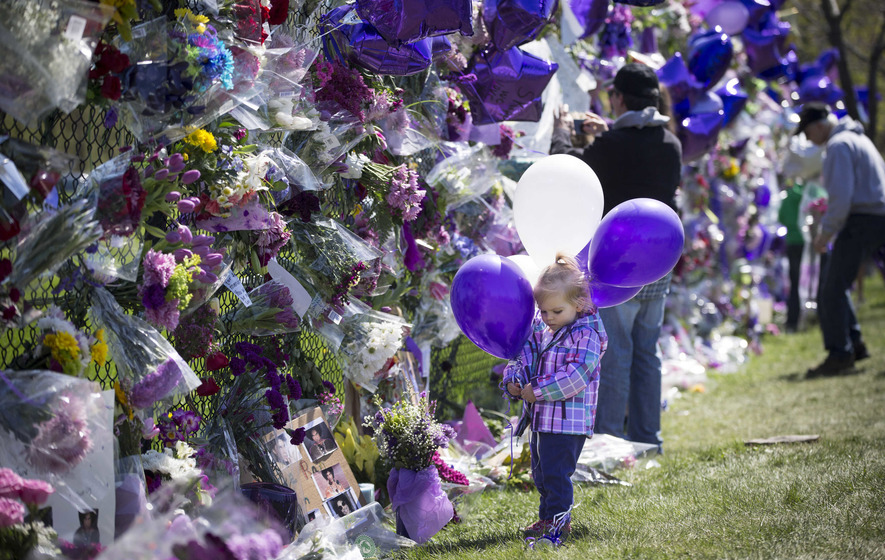 Prince's friends and family hold ‘loving private memorial after cremation ceremony