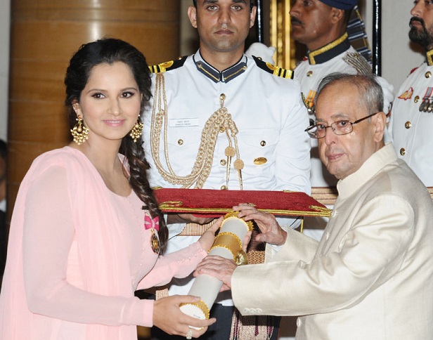 The President Shri Pranab Mukherjee presenting the Padma Bhushan Award to Sania Mirza at a Civil Investiture Ceremony at Rashtrapati Bhavan in New Delhi