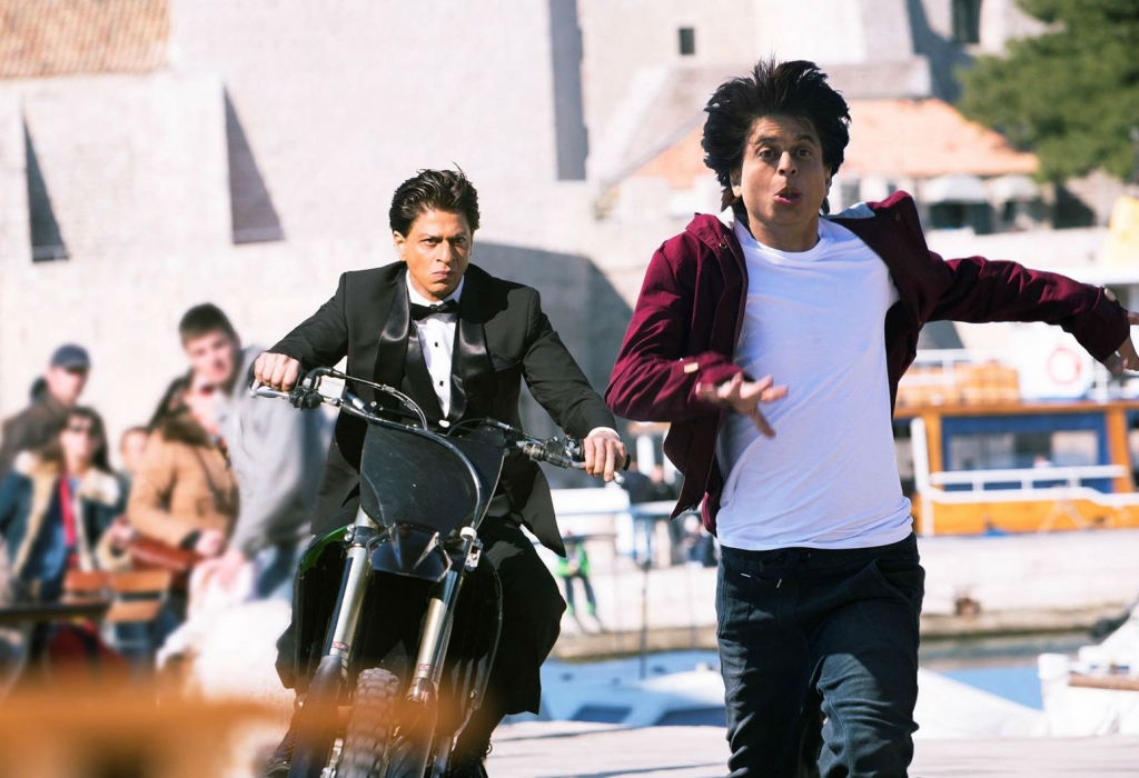 Shah Rukh Khan              
  
           Shah Rukh Khan plays the dual role of superstar Aryan Khanna and fan Gaurav in “Fan.”