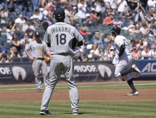 Hernandez hangs in, Mariners beat slumping Yankees 3-2