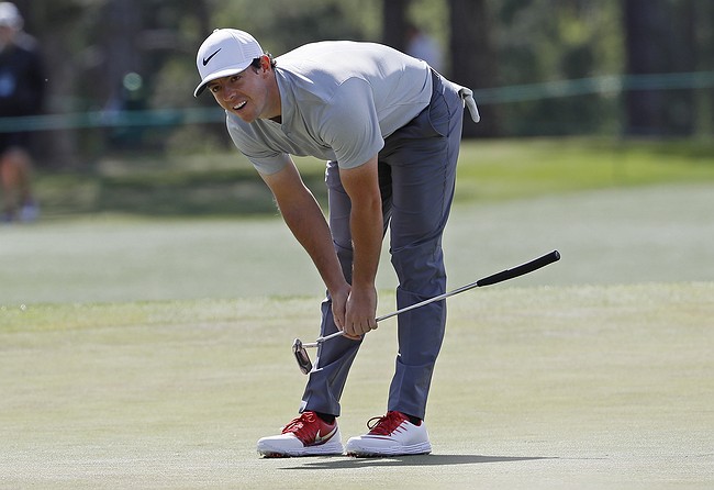 Spieth stays on top at Masters as challenges stall