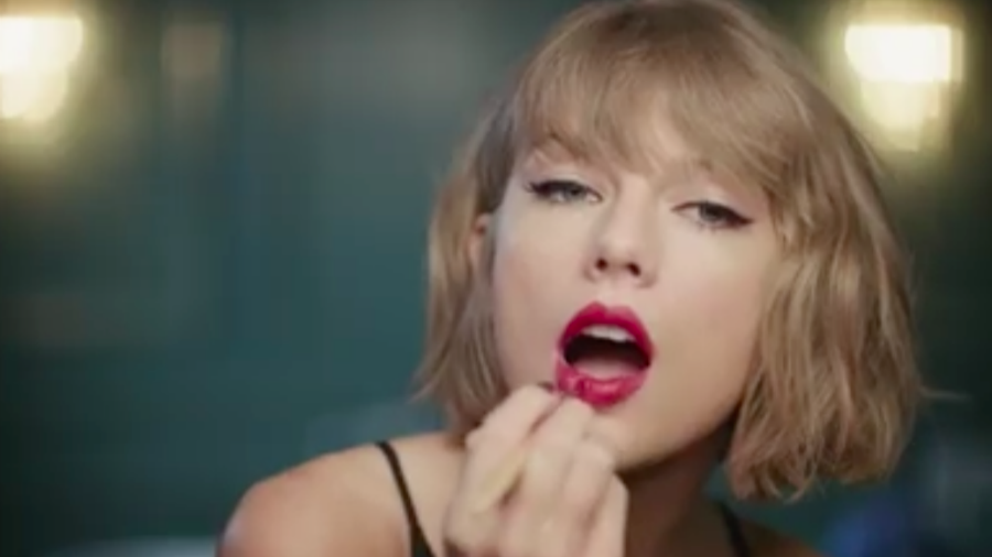 Taylor Swift lip syncs Jimmy Eat World in new Apple Music commercial