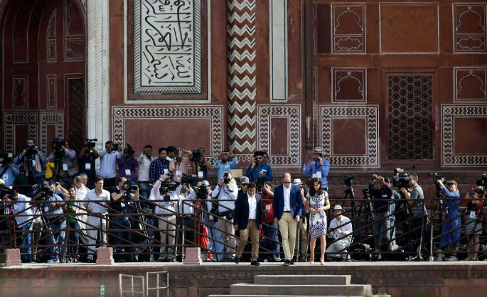 William and Kate admire Taj Mahal in India