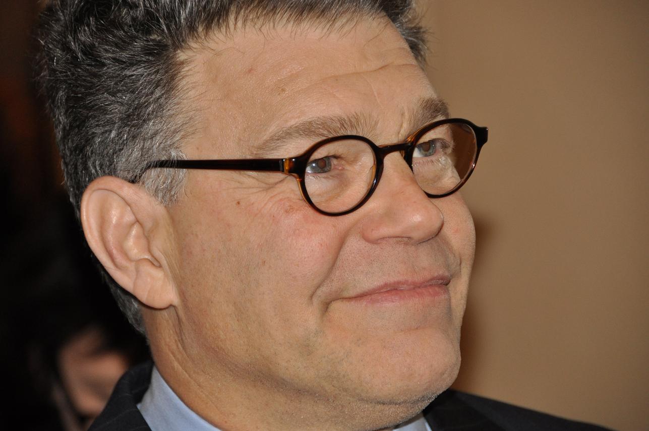 Al Franken calls out Oculus on Rift privacy policy