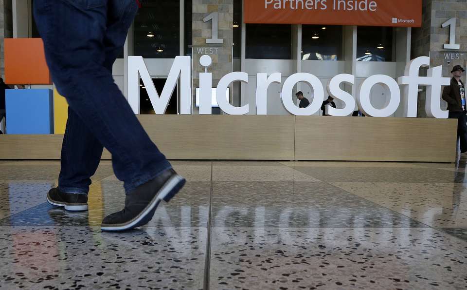 Microsoft reports weak results despite turnaround effort